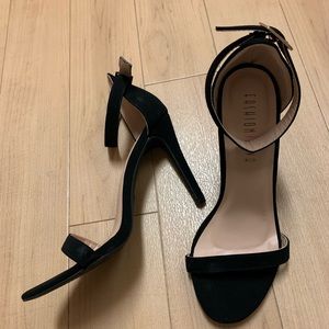 FASHION NOVA STRAPPED SUCCESS HEEL - BLACK